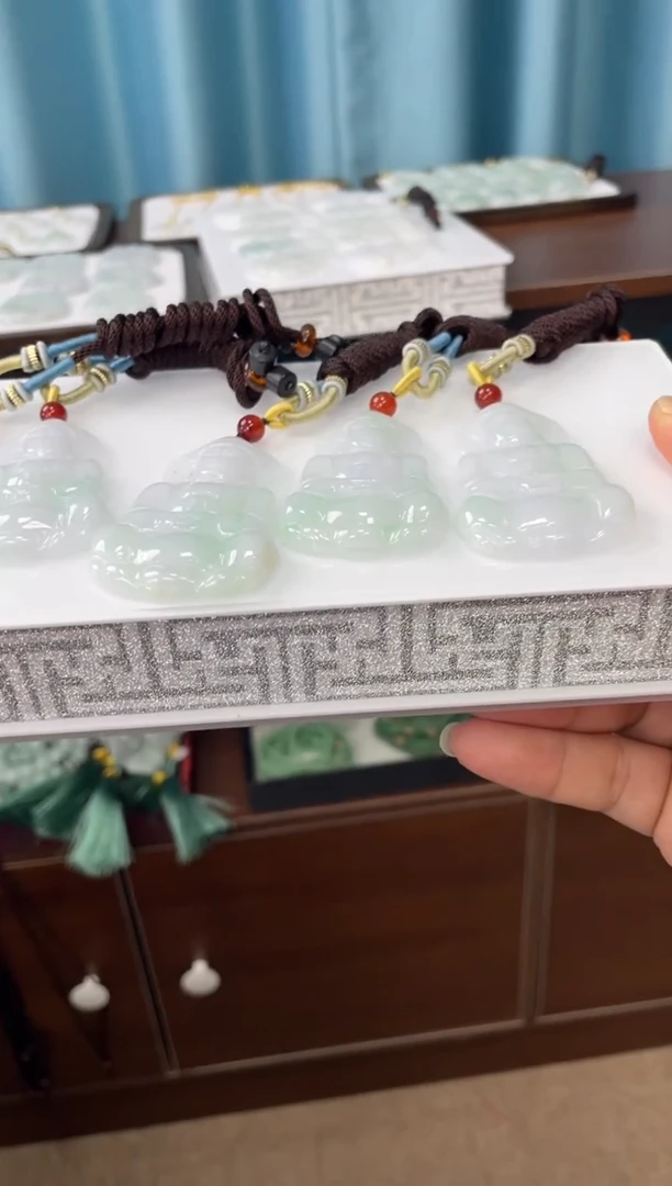 翡翠未镶嵌吊坠(不含链)飘绿观音 多样性发其一