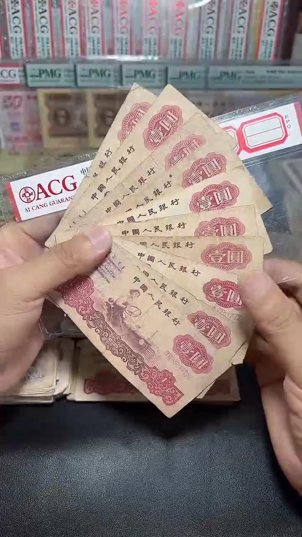 退市旧票散张随机发 三版拖拉机十张