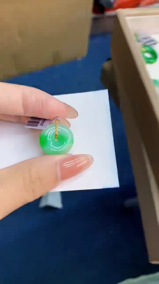 翡翠18K金镶嵌颈饰           1