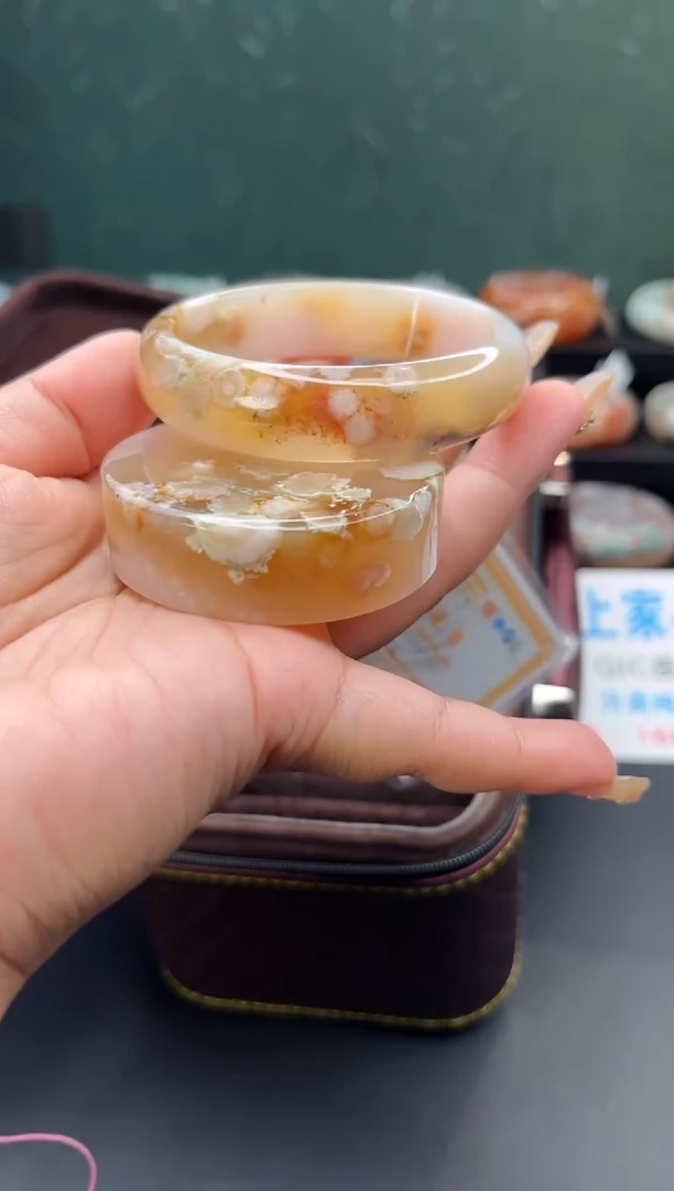 未镶嵌手镯石英质玉（56圈口）赠送镯心
