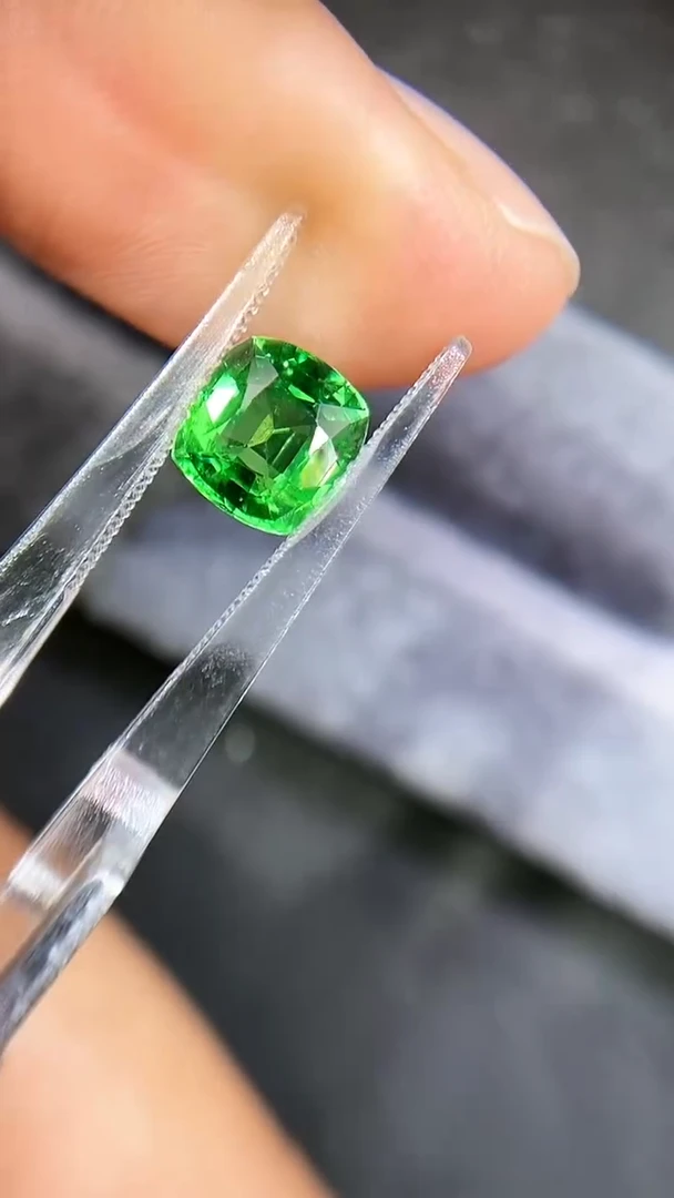 【闪购商品】定制石榴石定制未镶嵌卡扎尼莎弗莱天然1.9克拉