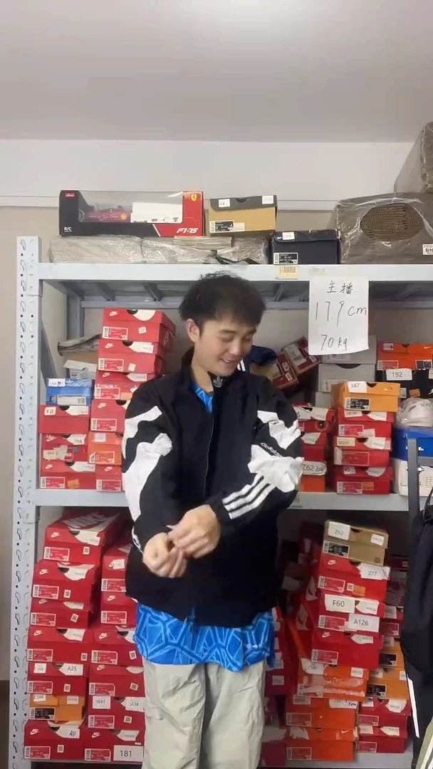 大牌潮服清仓抢购中，编号W 216  ,   尺码L(175-180