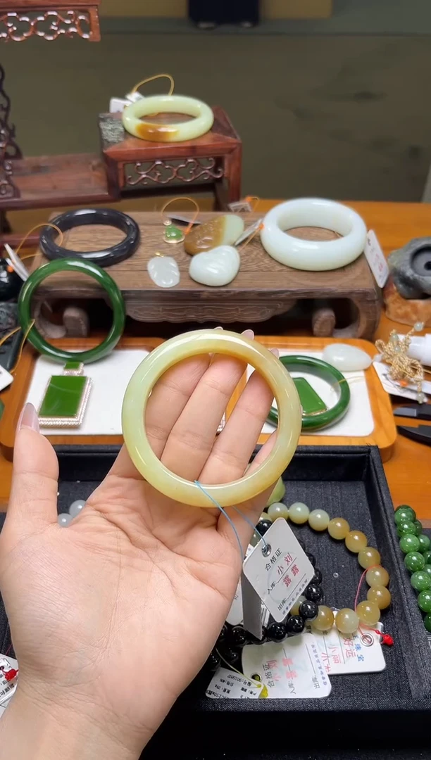 未镶嵌手镯和田玉若羌糖黄玉 56+圈