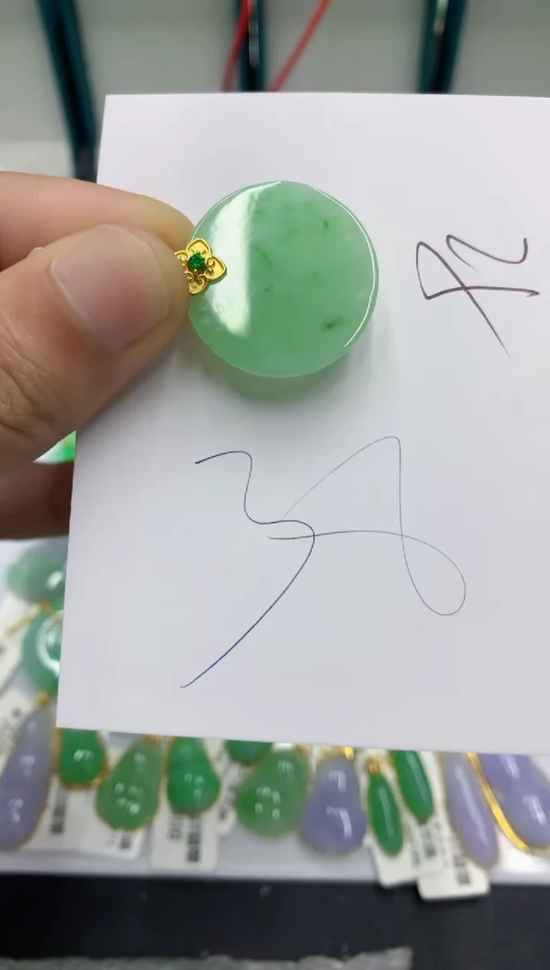翡翠未镶嵌颈饰翡翠
