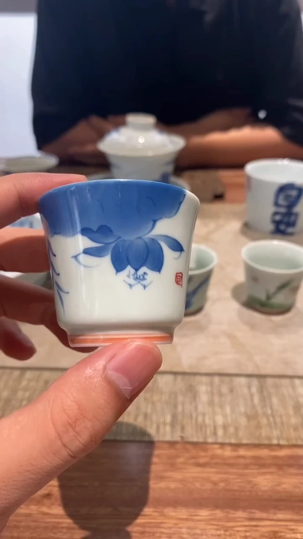 摆件青花荷花图主人杯