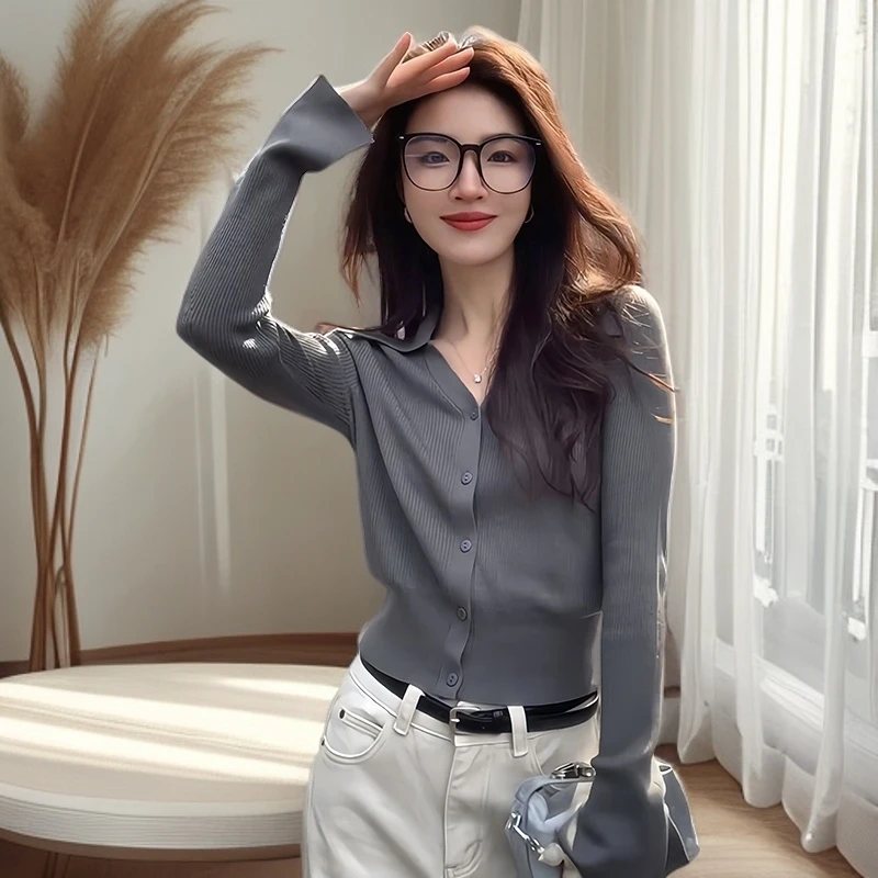 长袖灰色针织衫韩系氛围感早秋穿搭女修身显瘦洋气短款单排扣上衣