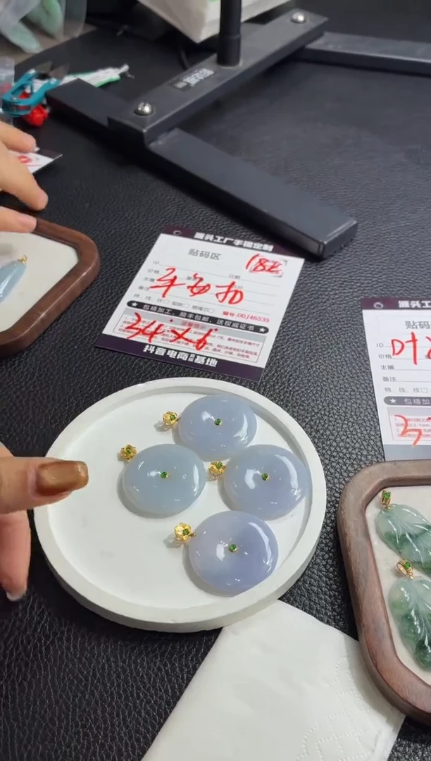 18K金镶嵌定制翡翠DDJ44288多样性发一