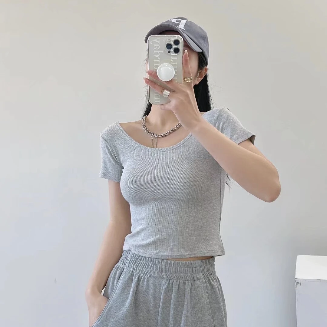 大U领露背短袖上衣