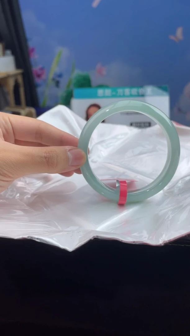 翡翠手镯未镶嵌1翡翠手镯