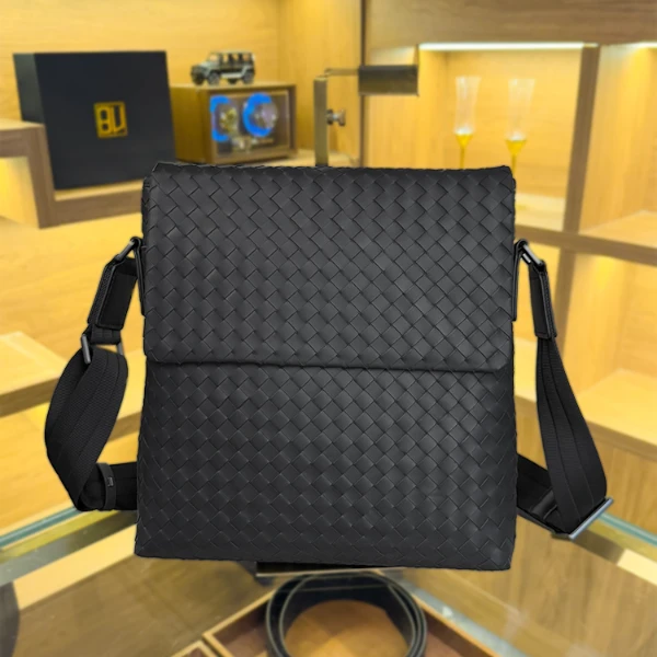 BV头层胎牛皮纯手工编织单肩包男包大容量斜跨包黑色真皮商务休闲