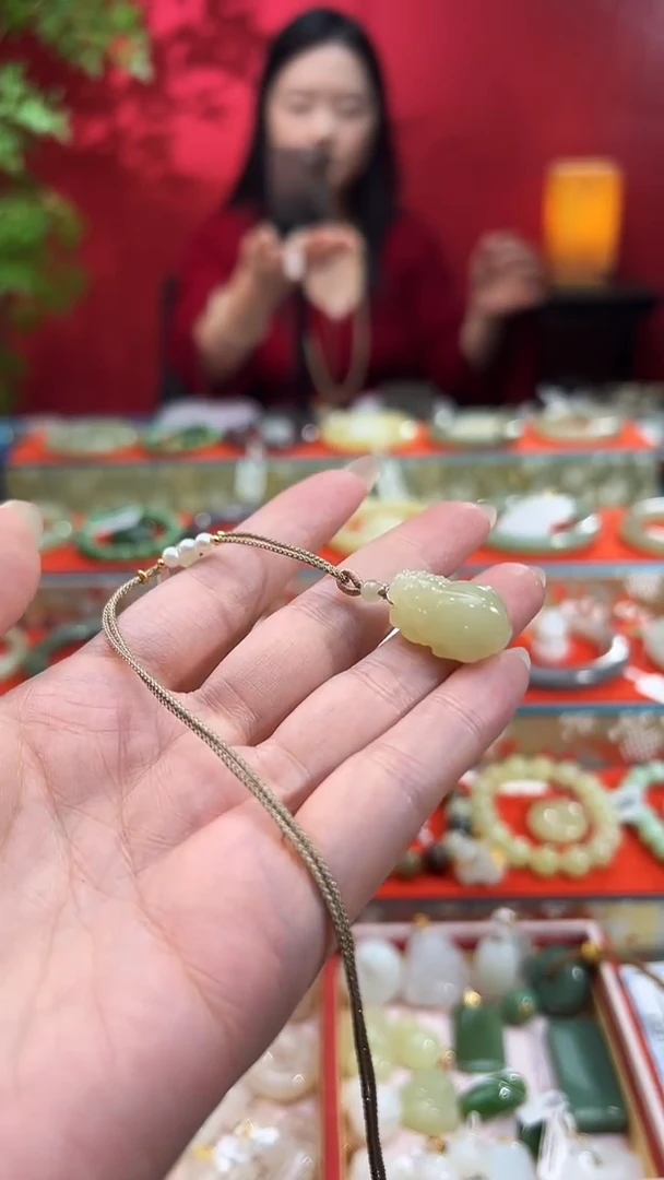 颈饰未镶嵌和田玉黄口貔貅吊坠