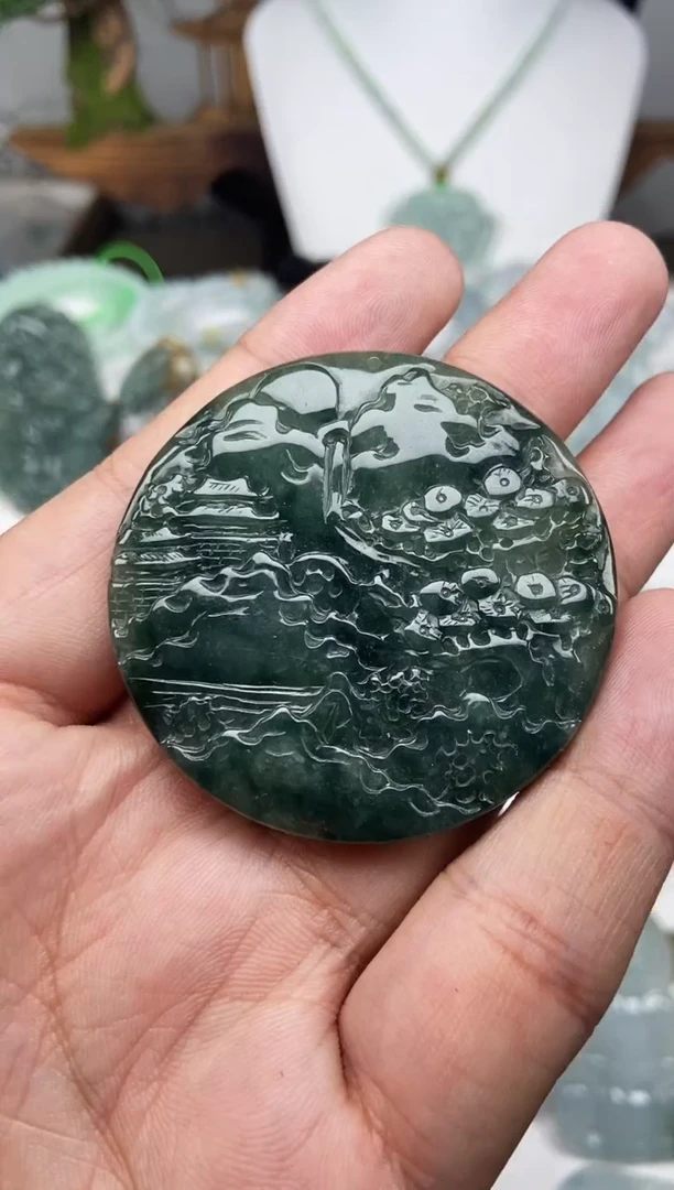 翡翠未镶嵌颈饰山水