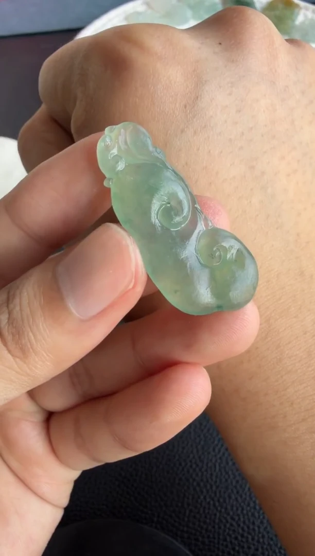 未镶嵌定制翡翠如意