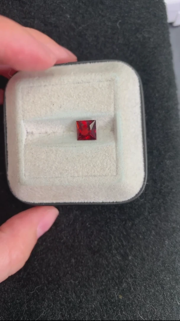 【闪购商品】石榴石裸石未镶嵌2.49ct石榴石