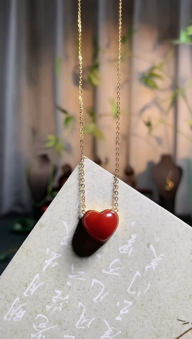 【闪购商品】南红玛瑙颈饰18K金镶嵌，原矿牛血，爱心（含一体链）