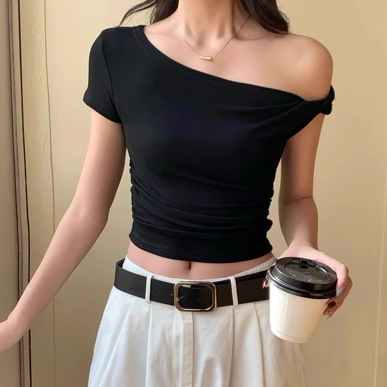 扭结不对称露肩斜领T恤女夏季2025新款辣妹别致短款修身显瘦上衣
