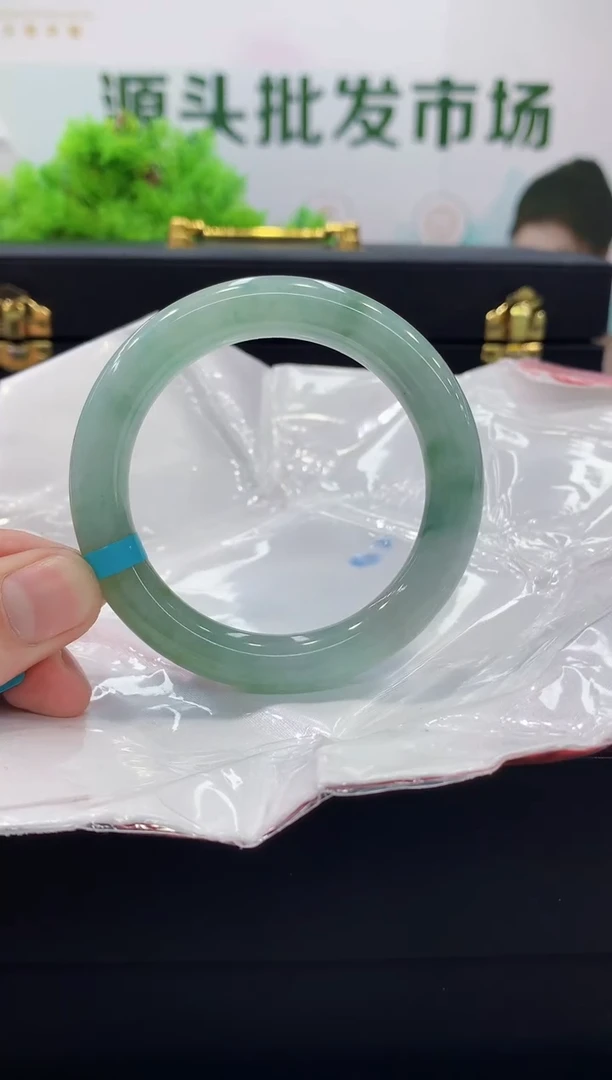 翡翠手镯未镶嵌手镯