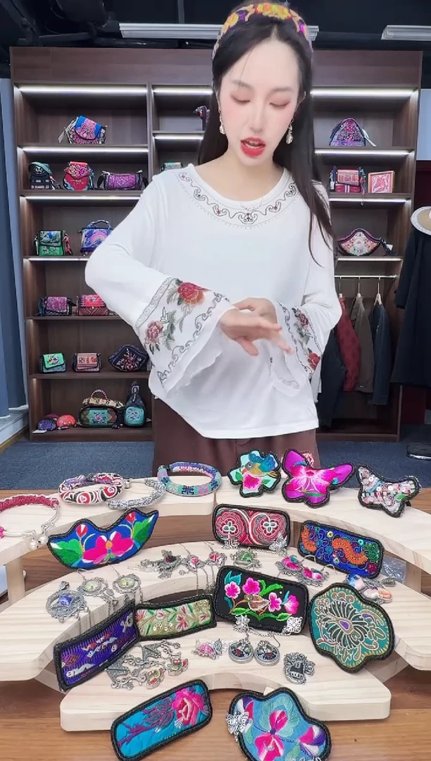 织绣A22蒙阿苏苗绣传承店