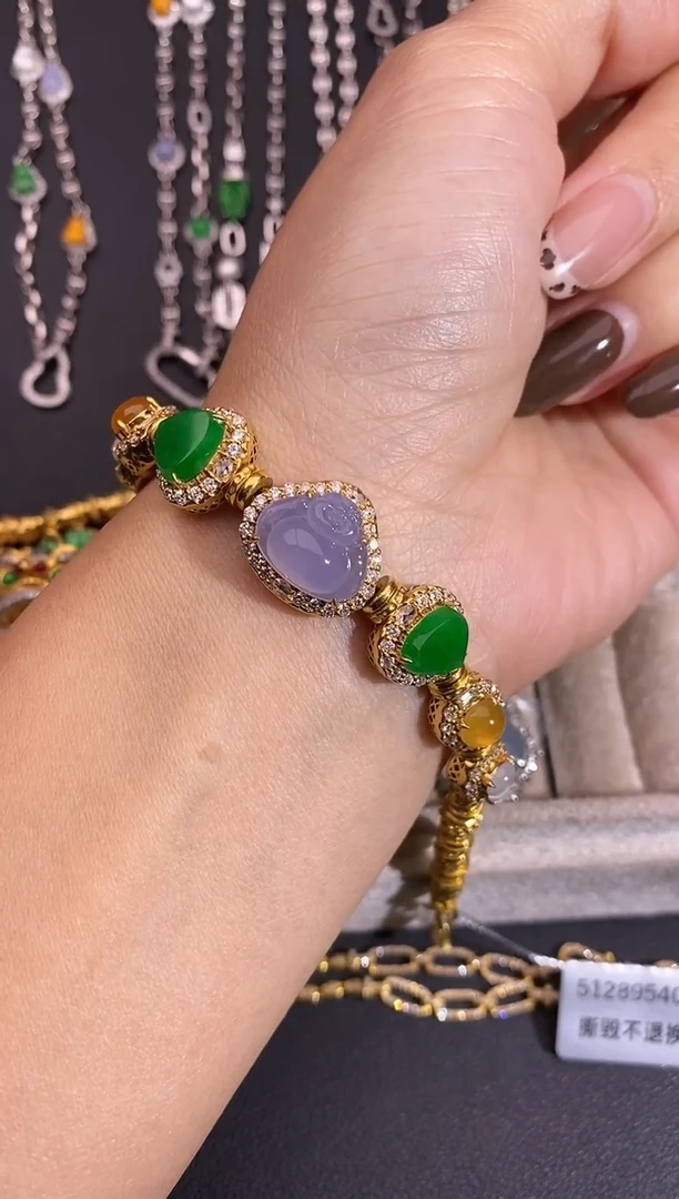 颈饰18K金镶嵌翡翠盘缠