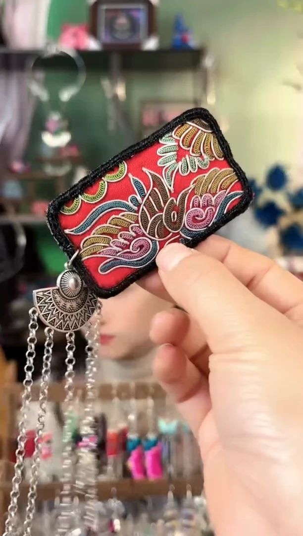 彩云南阁非遗老绣饰品636*