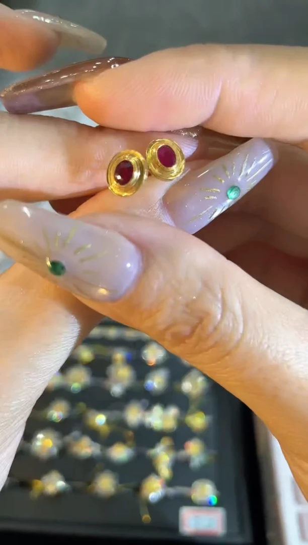 18K金镶嵌耳饰红宝石    XFY