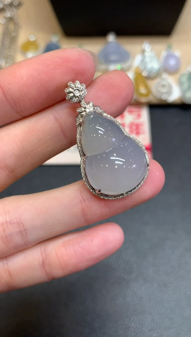 【闪购商品】翡翠颈饰18K金镶嵌葫芦【无服务费】