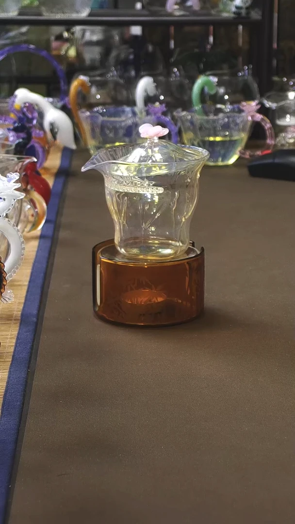 粉色荷韵盖碗加琥珀色温茶器 晶焱金标