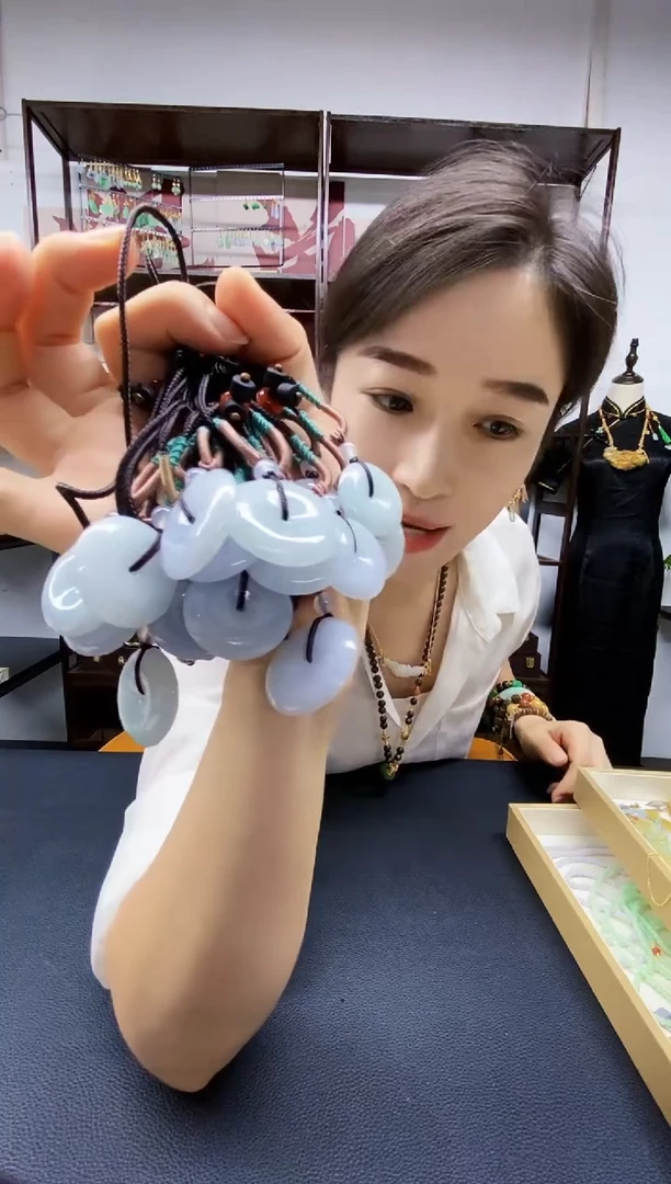 颈饰未镶嵌翡翠翡翠吊坠多样性发其一
