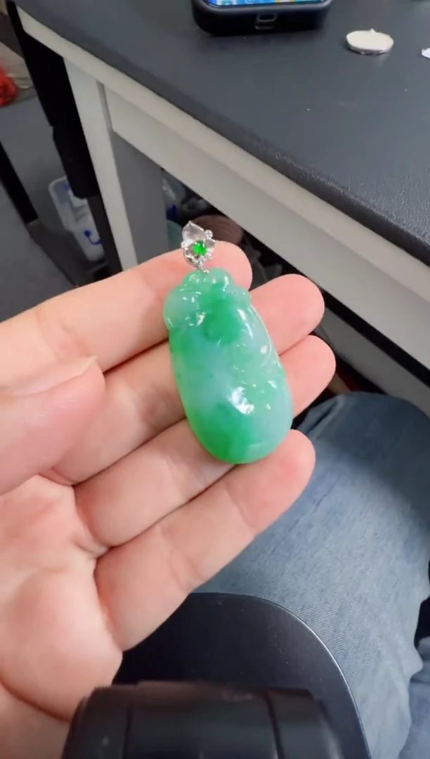 吊坠(不含链)18K金镶嵌翡翠6800