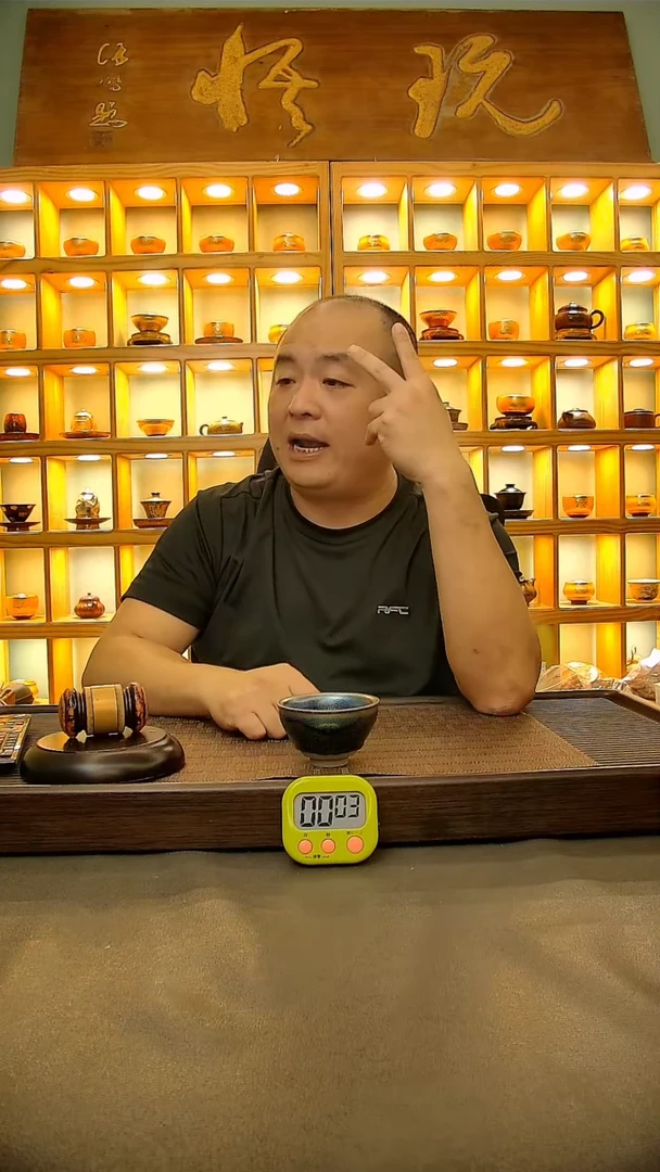 茶盏烟****港732.。。。