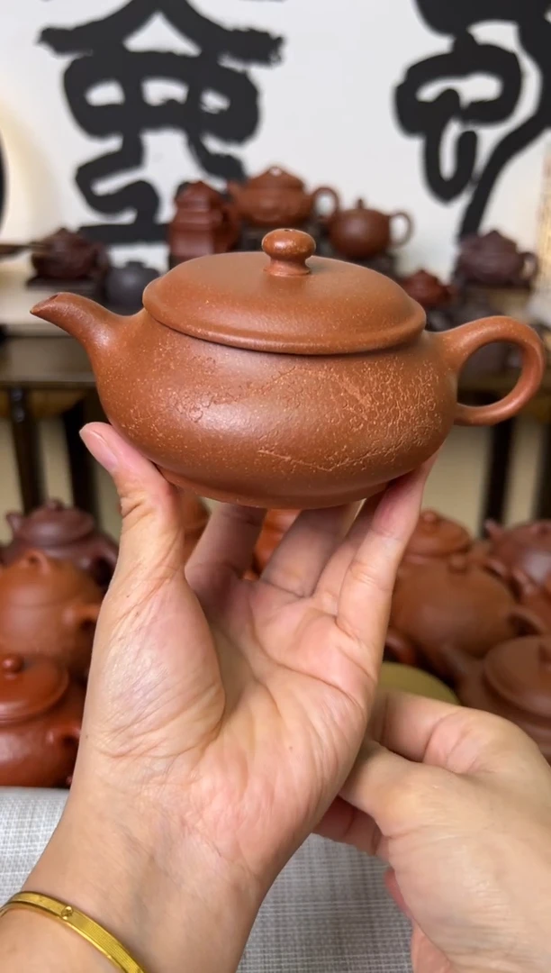 茶壶段泥黄降坡明炉壶梅刻220CC-甘来兵