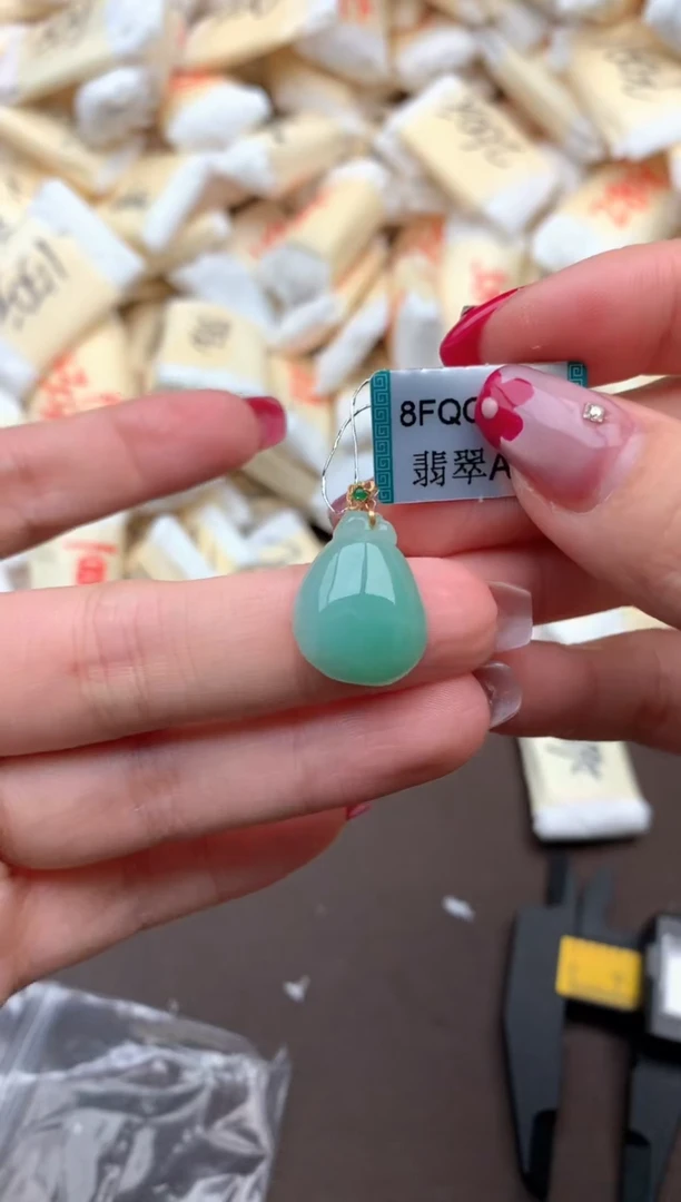 【闪购商品】翡翠挂件18K金镶嵌—