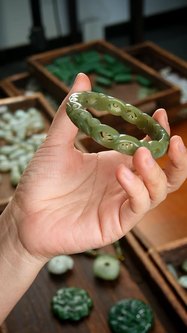 未镶嵌手镯和田玉001  62圈口
