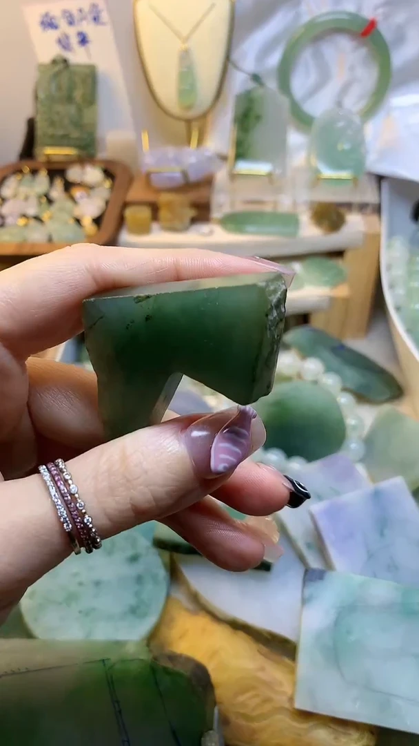 未镶嵌挂件翡翠缅甸A货翡翠,没有运费险,有纹有裂