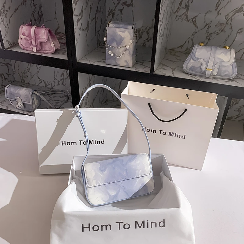 2H17-云朵蓝（凯旋门白色五金）标志经典满印时尚单肩包