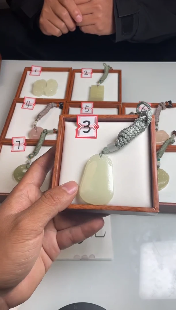 【闪购商品】石英质玉吊坠(赠链)未镶嵌福利2个