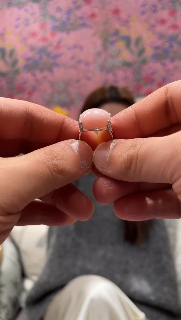 【闪购商品】蛋白石戒指18K金镶嵌粉澳宝戒指