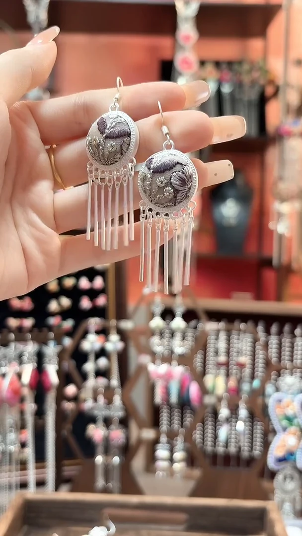 织绣云织谣民族风精美饰品 145