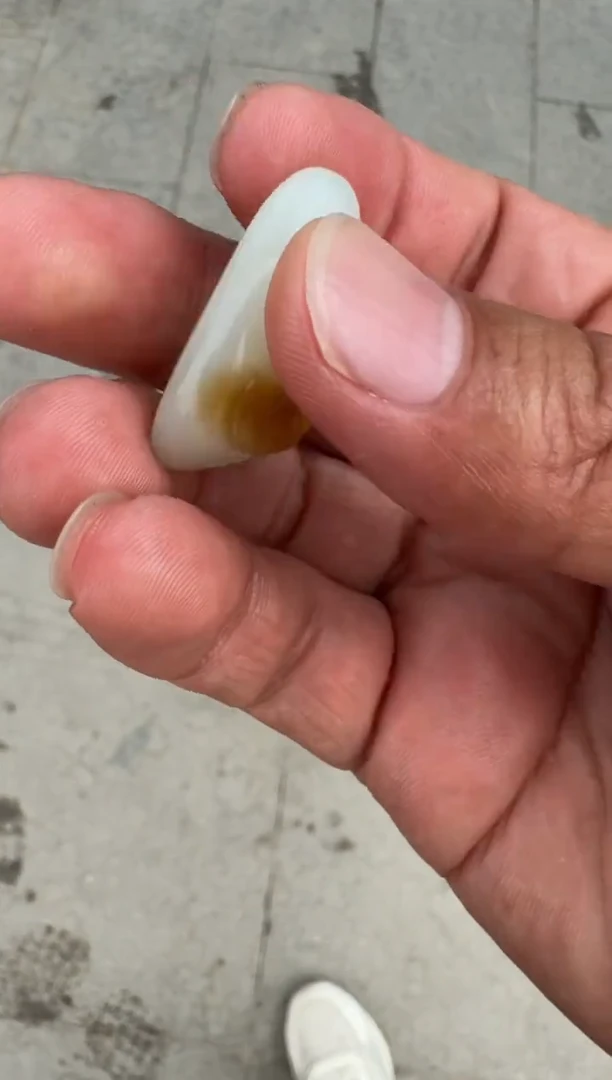 未镶嵌和田玉（糖玉）挂件和田玉