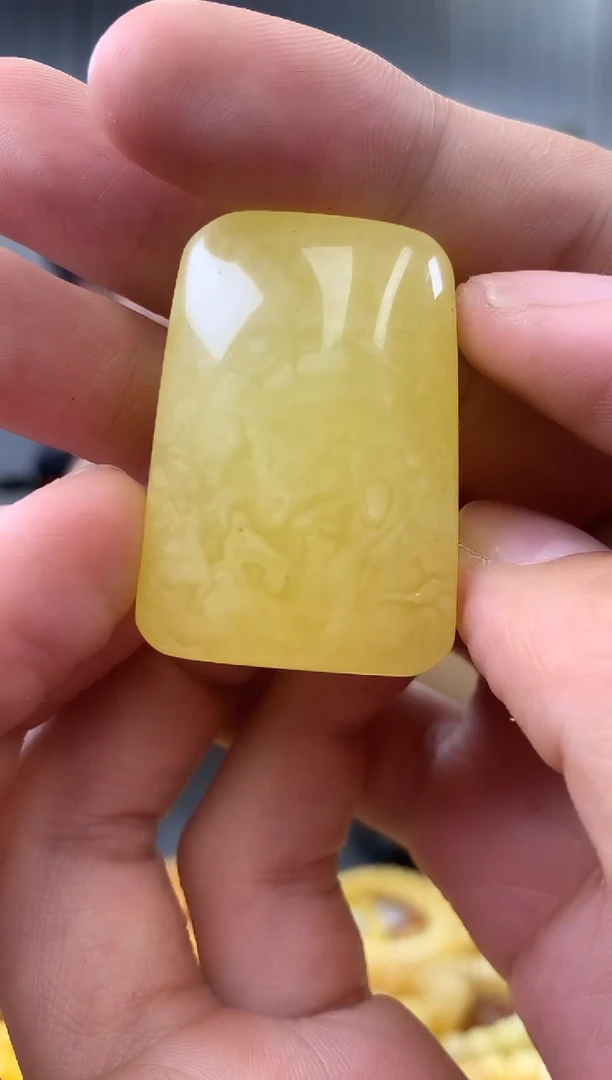 【闪购商品】琥珀裸石未镶嵌吊坠