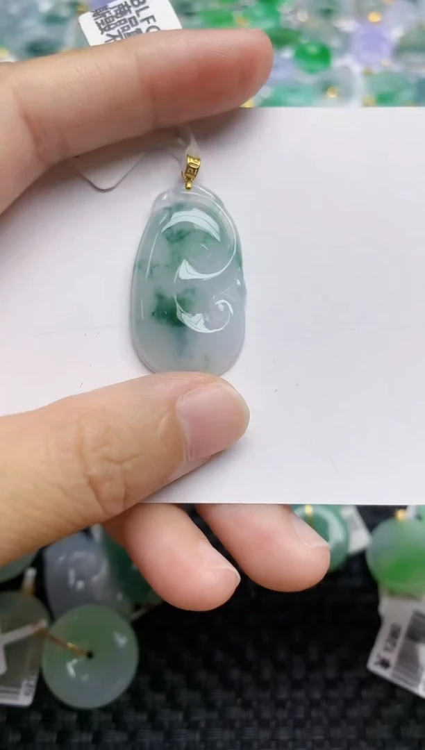 翡翠18K金镶嵌颈饰天然A货翡翠