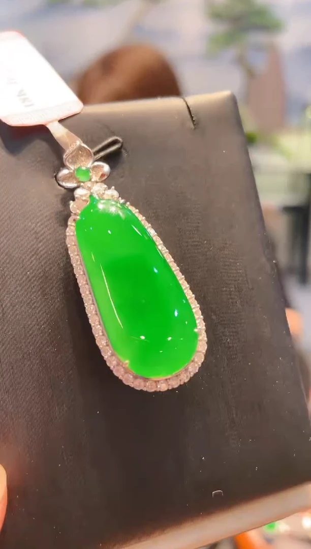 翡翠18K金镶嵌颈饰翡翠A63