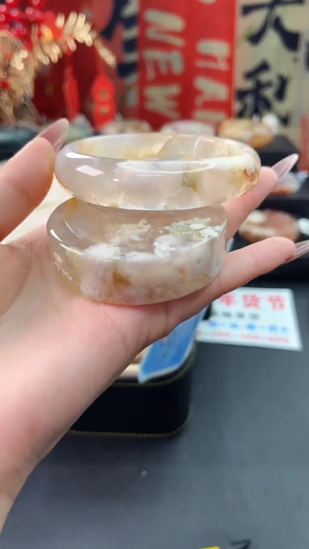 【闪购商品】石英质玉手镯未镶嵌赠送镯心（62圈口）