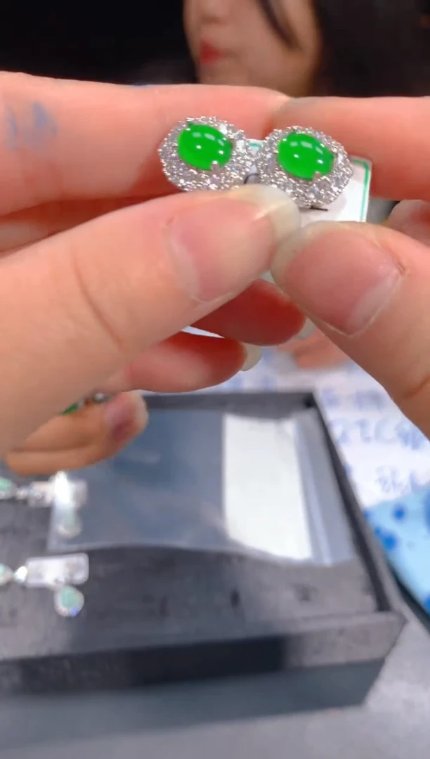 【闪购商品】定制翡翠未镶嵌24定制翡翠，多样性发货（发其一）