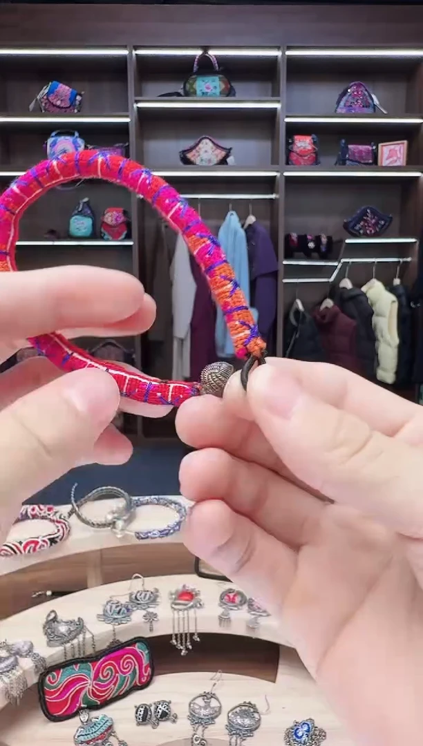 织绣73蒙阿苏苗绣传承店