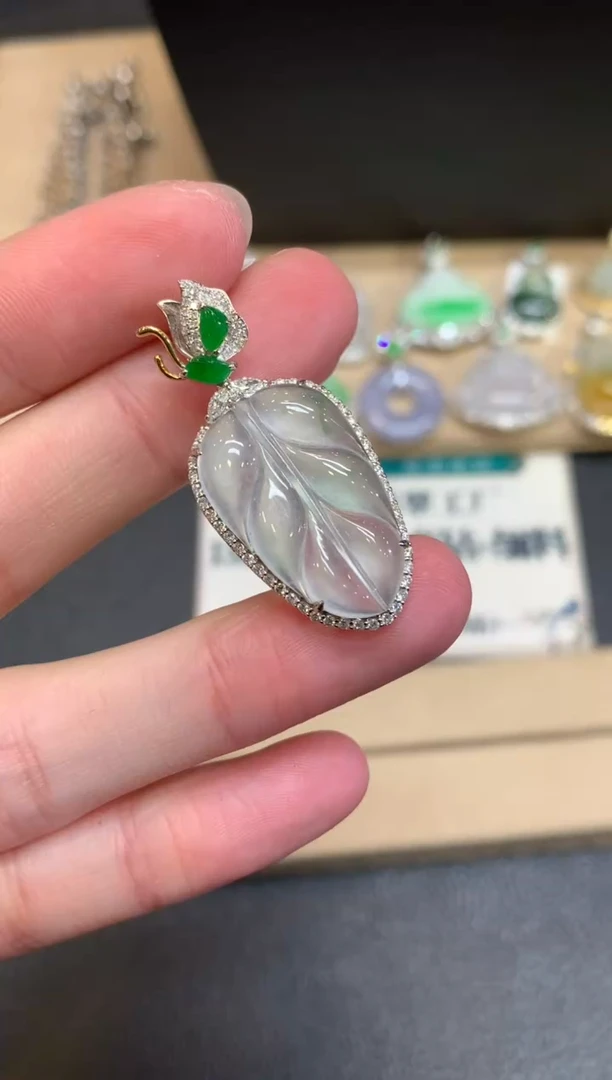 【闪购商品】翡翠颈饰18K金镶嵌叶子【无服务费】