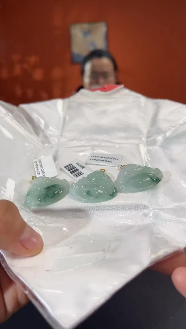 未镶嵌挂件翡翠边城刀客/369993/多样性发一/配皮绳发