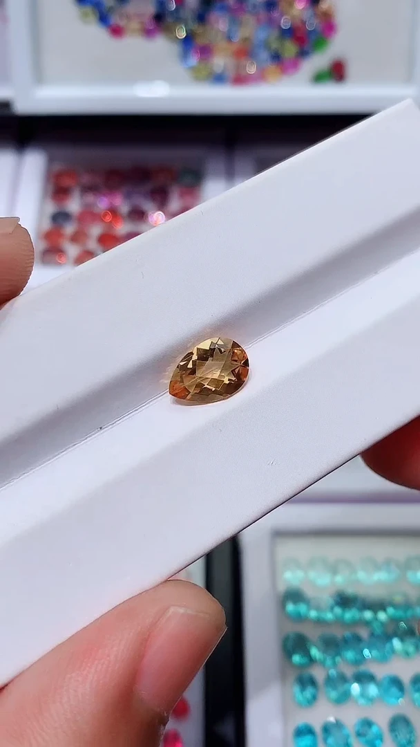 【闪购商品】黄晶裸石未镶嵌水滴