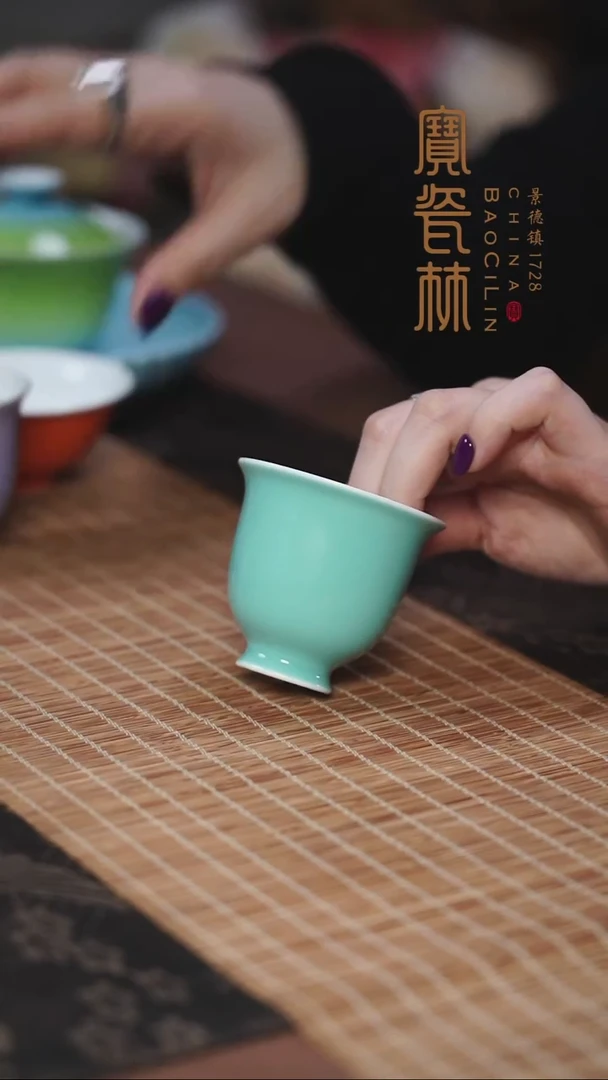 宝瓷林湖水蓝金钟杯