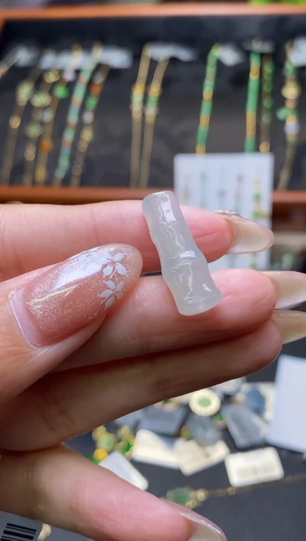 翡翠未镶嵌颈饰净货16444